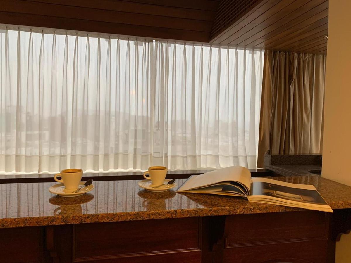 J&A Classic Hotel Lima Bagian luar foto A view from the 18th floor of the hotel