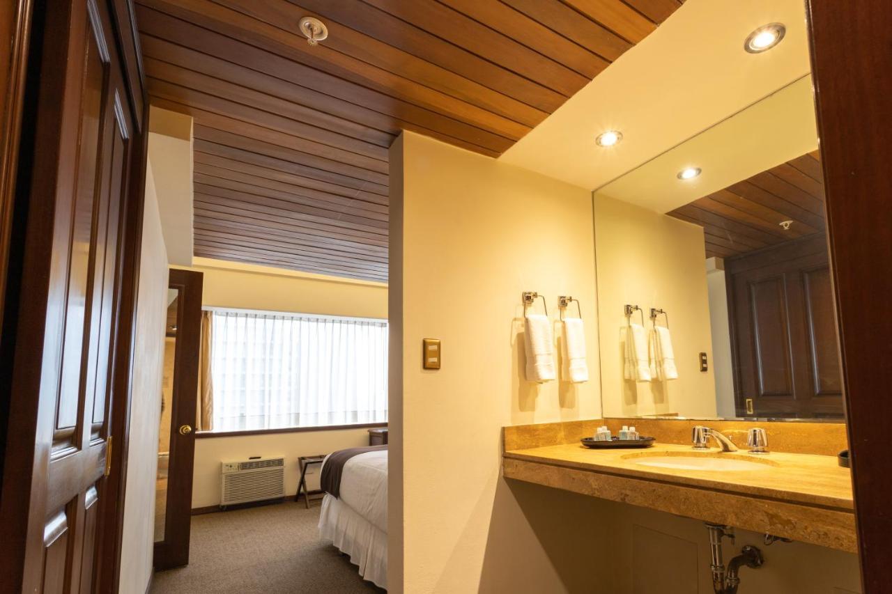 J&A Classic Hotel Lima Bagian luar foto A room at the hotel