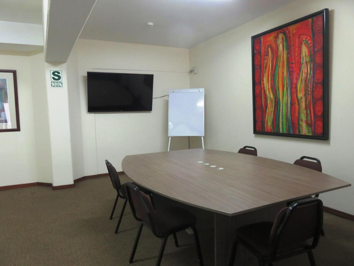 J&A Classic Hotel Lima Bagian luar foto A meeting room at the University of the Free State