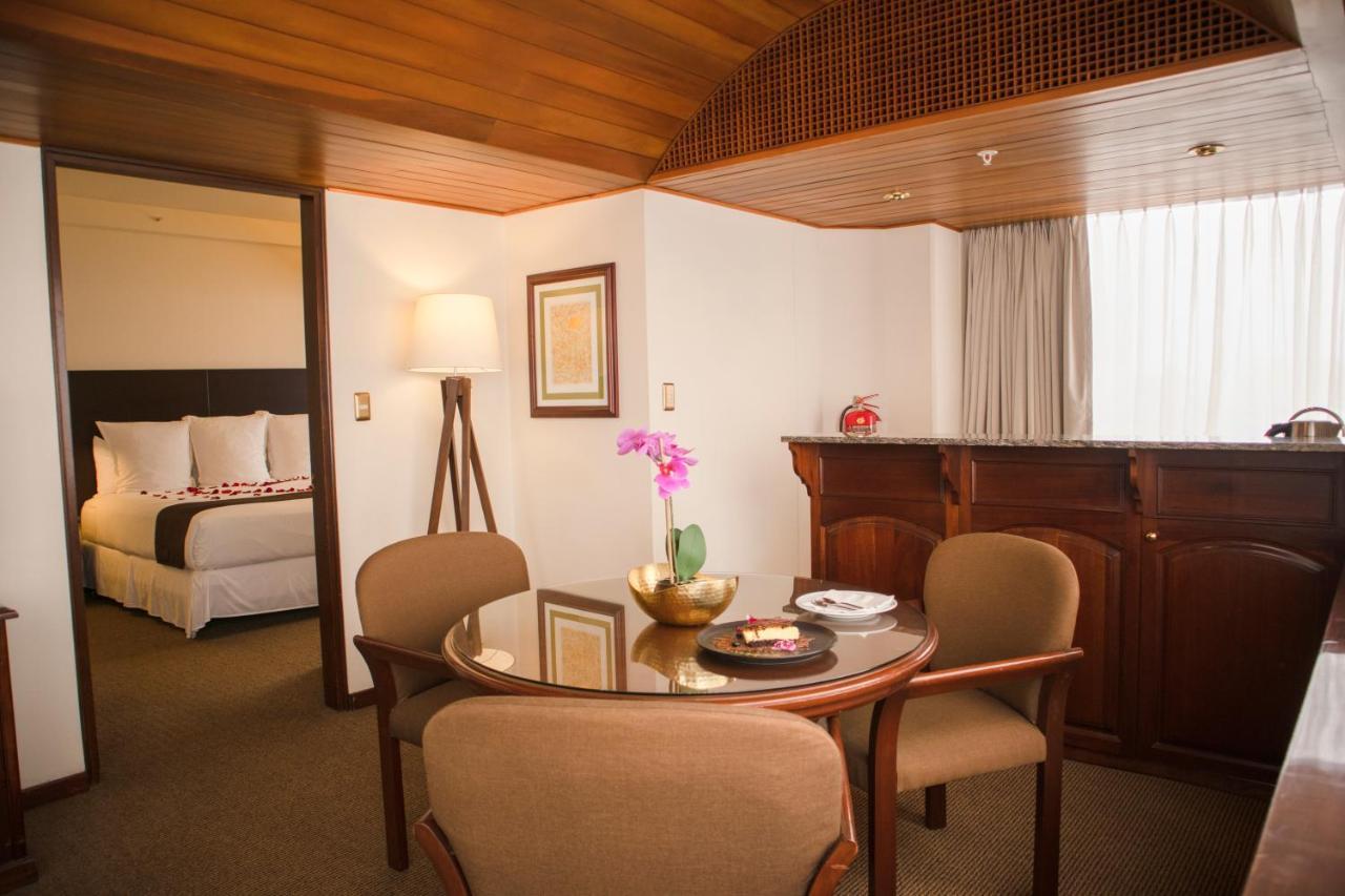 J&A Classic Hotel Lima Bagian luar foto Suite at the hotel