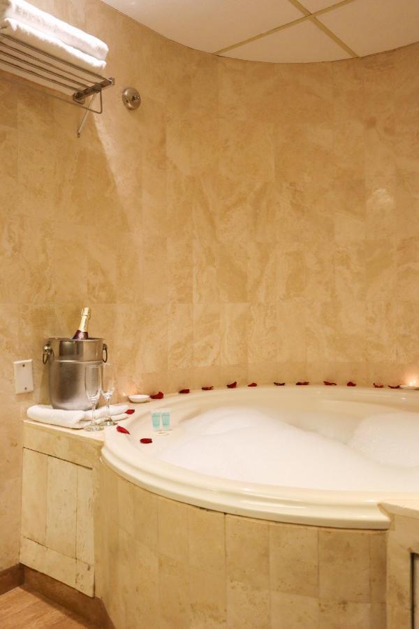 J&A Classic Hotel Lima Bagian luar foto A bubble bath