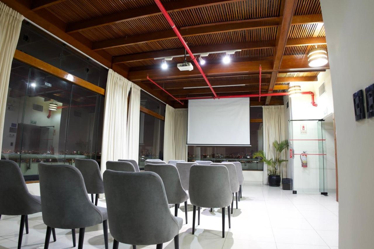 J&A Classic Hotel Lima Bagian luar foto The auditorium