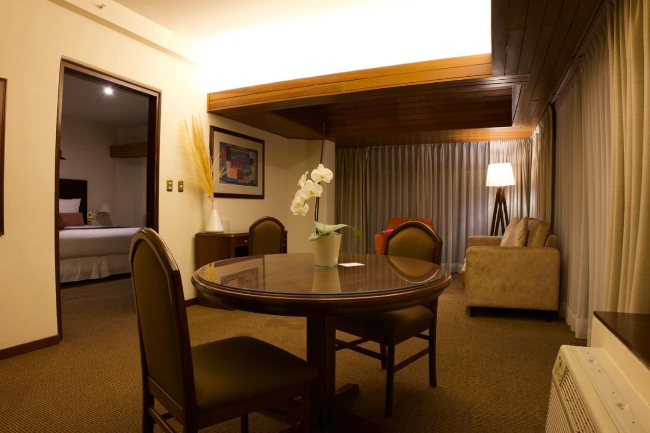 J&A Classic Hotel Lima Bagian luar foto A suite at the hotel