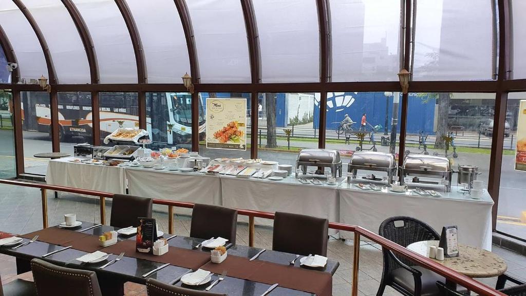 J&A Classic Hotel Lima Bagian luar foto The restaurant
