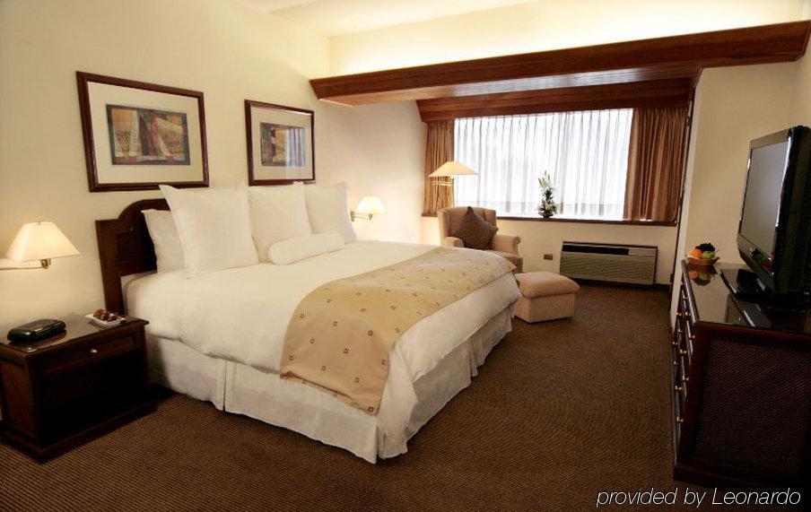 J&A Classic Hotel Lima Ruang foto A room at the hotel