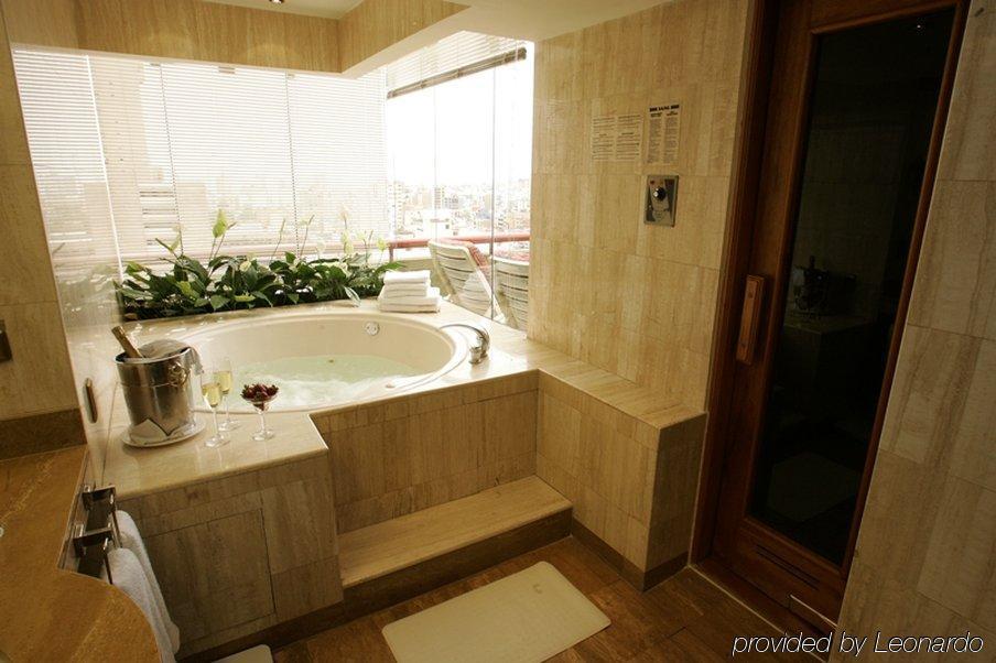 J&A Classic Hotel Lima Fasilitas foto A bathroom in a hotel