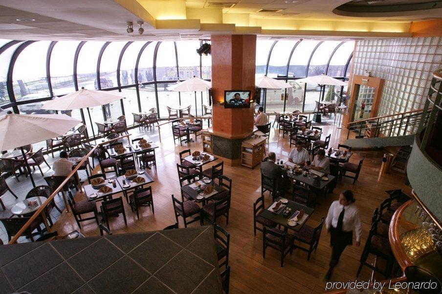 J&A Classic Hotel Lima Restoran foto The restaurant