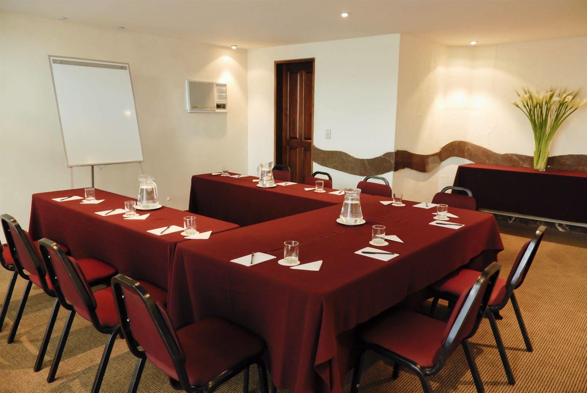 J&A Classic Hotel Lima Bagian luar foto A meeting room at the hotel